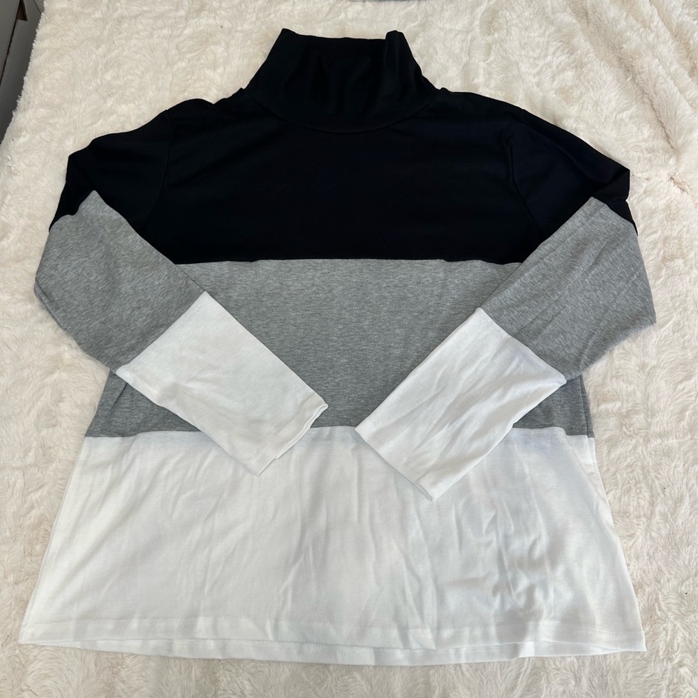 Color block turtleneck top Size large